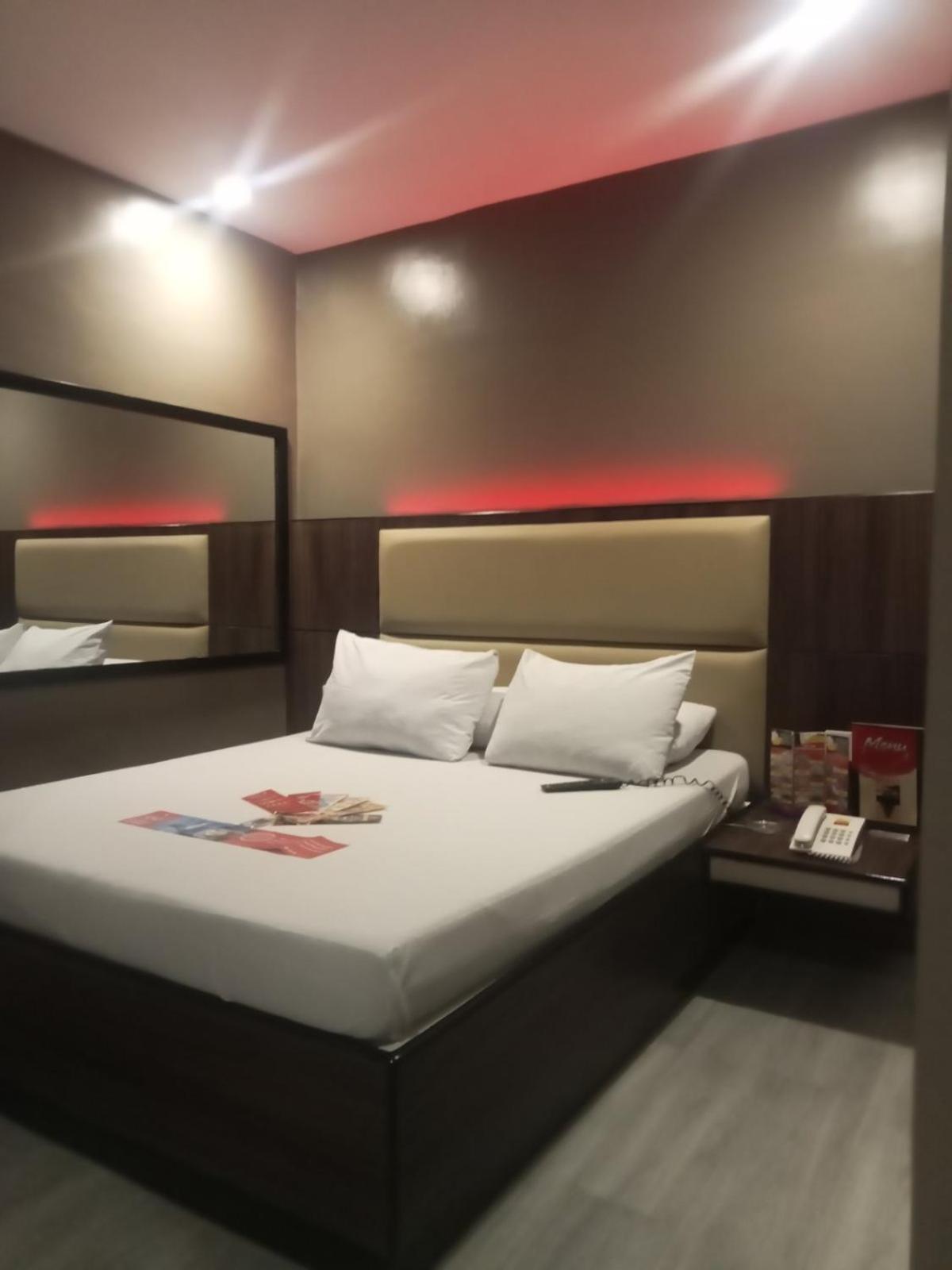 Hotel Sogo Pasay Wood Street Exterior foto