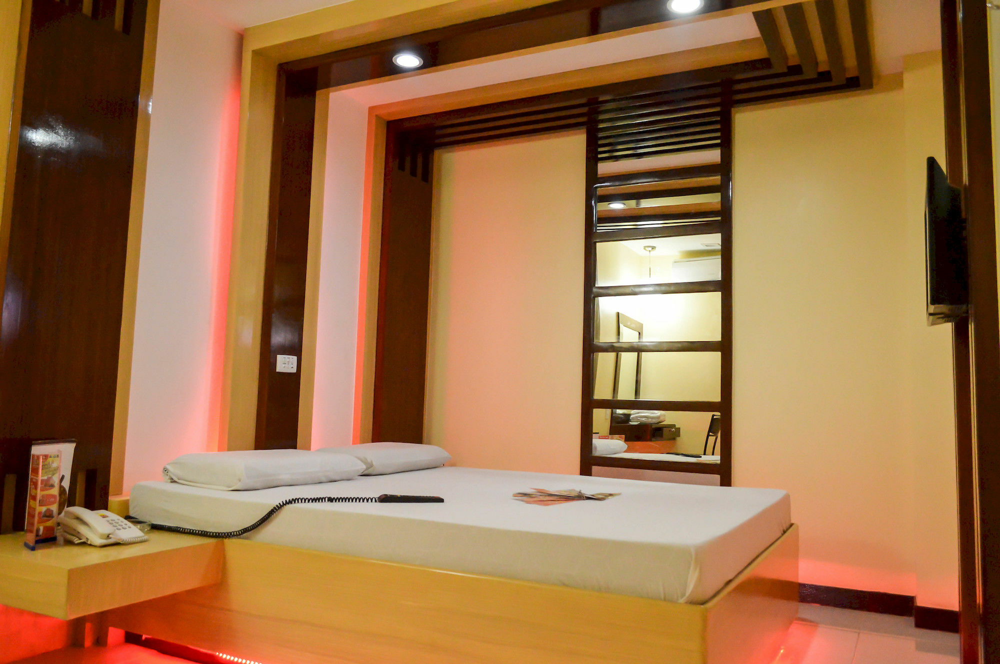 Hotel Sogo Pasay Wood Street Exterior foto